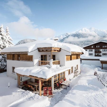 Loewen Chalets Seefeld in Tirol Exterior photo